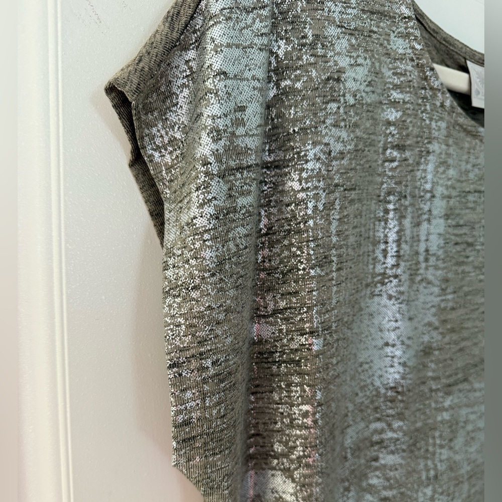 Metallic short sleeve top. Like new condition! Size XL - Picture 8 of 13